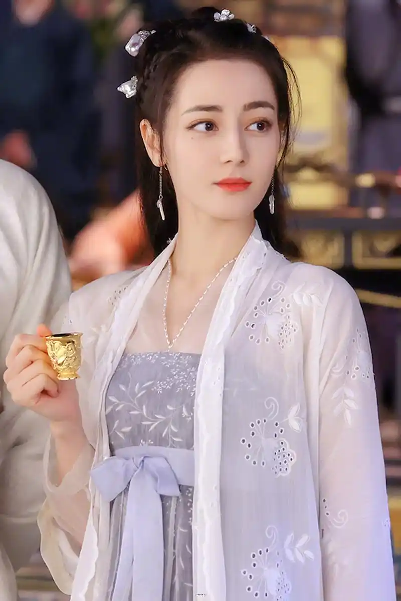 迪丽热巴的古装确实好看赏心悦目每个剧的造型都给人惊艳感