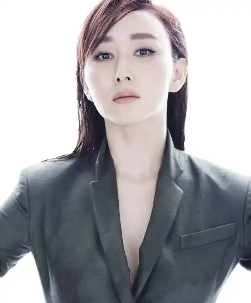 胡静,明月林下美人来_眼睛_明星_曾黎