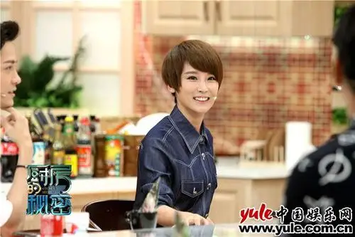 谢楠大左上演厨艺战 惊现"重量级"食材(6) - 综艺节目 - 中国娱乐网