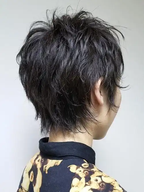 女士短发不论怎么剪,最百变时尚还是纹理烫,蓬松自然不夸张|发型|烫发