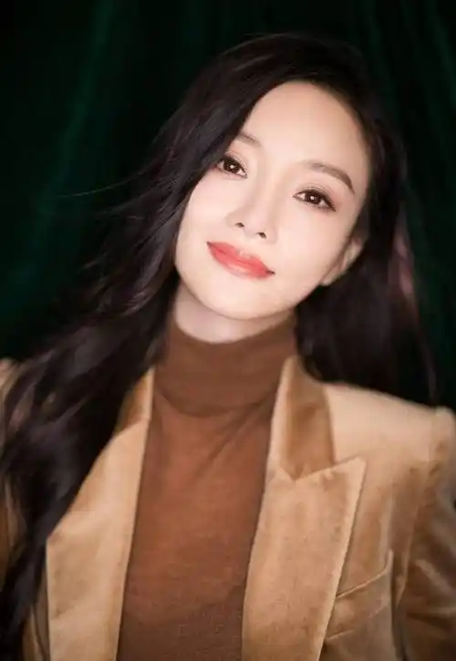 她曾是金马影后,为了爱情分手贾乃亮,如今成到无戏可拍_李小璐_韩庚