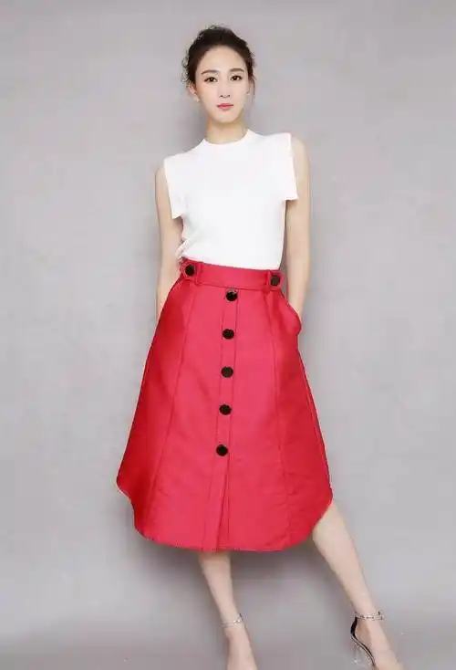 原创演员侯梦莎搭档吴京一战而红如今脱下军装后惊艳众人