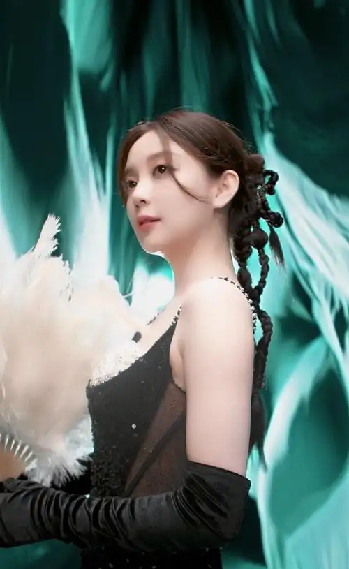 汪小敏黑裙羽扇美人##汪小敏颜值