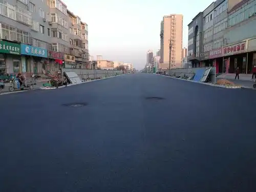 人民道沥青混凝土面层铺设全部完成