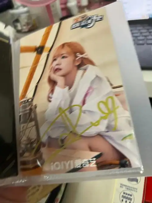 为了庆祝新工作室成立,抽一张珍藏签名照大家同乐  关注@赖美云和