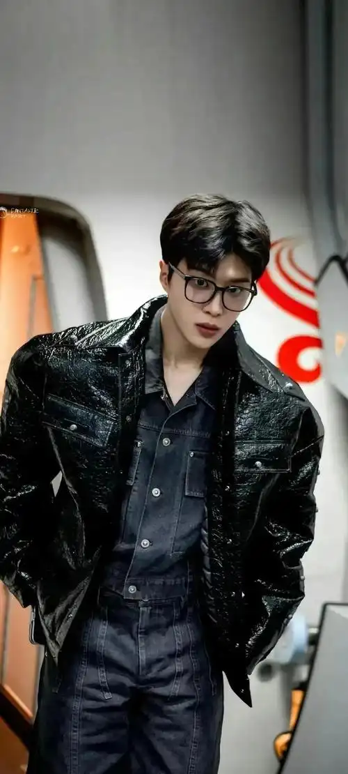 壁纸超话明星壁纸第332期|范丞丞