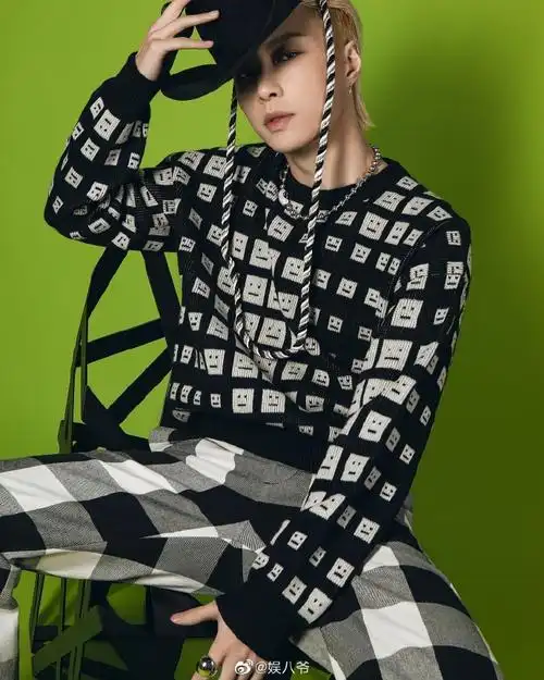 张艺兴basic杂志封面