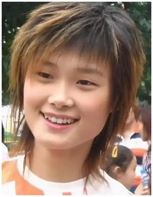 李宇春:一个平平无奇的歌手,为什么在时尚圈那么受宠