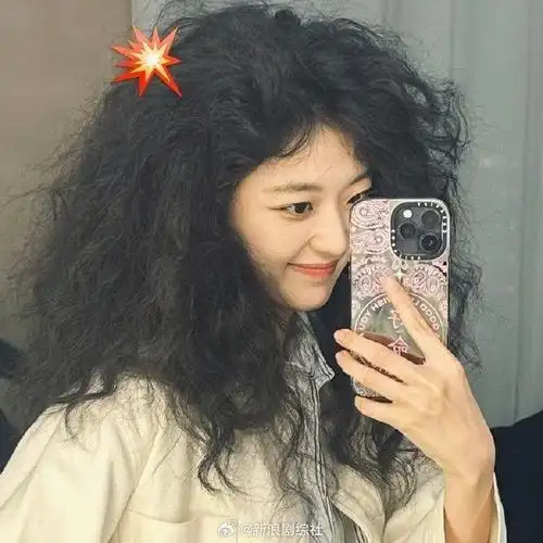 孙千爆炸头自拍可爱到爆炸这发量我一整个羡慕住呜呜呜好想rua一把