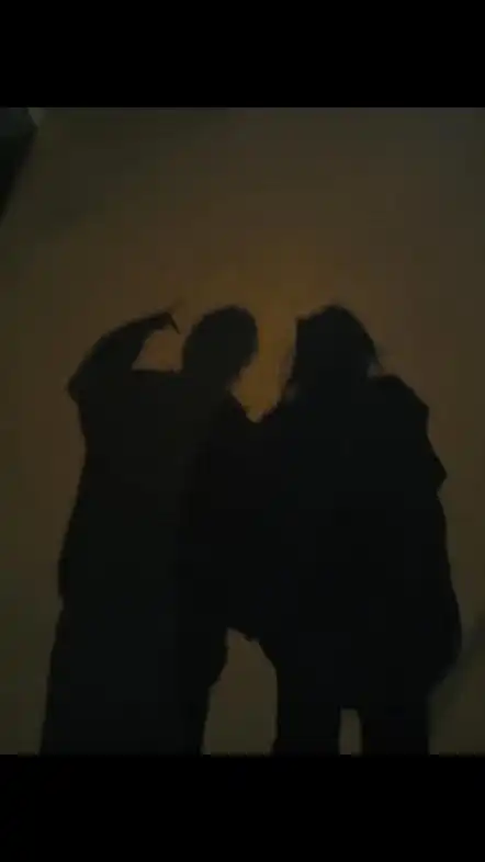 深夜两点,马路旁,路灯下,和影子跳舞的,是两个奇奇怪怪又可可爱爱的小