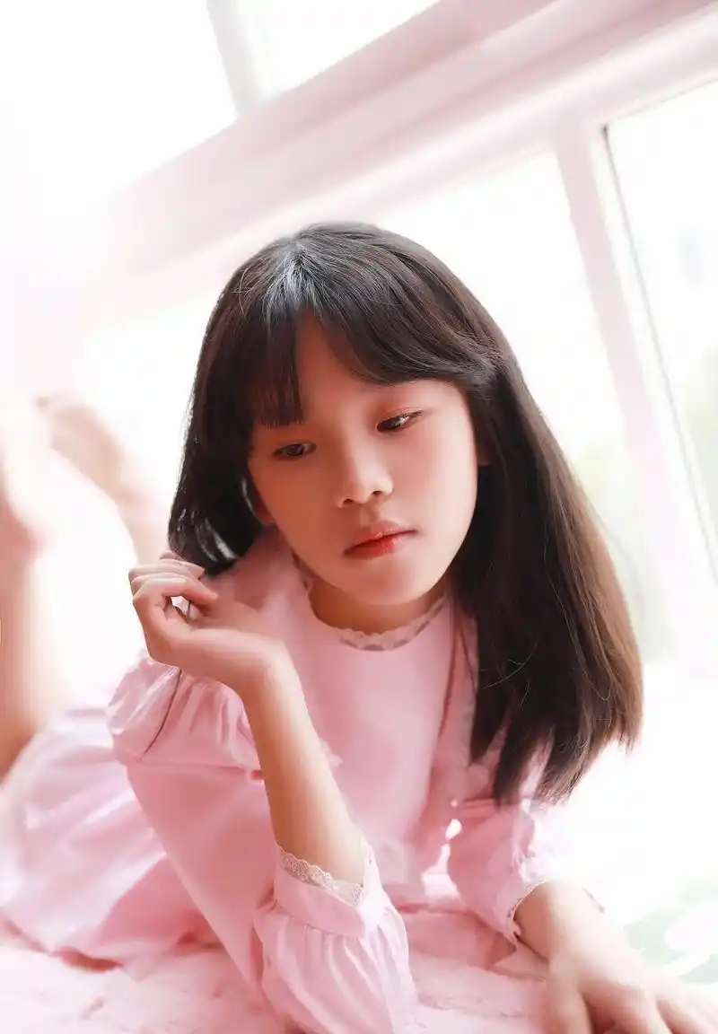 清纯可爱的13岁美少女[微笑]愿您们一生健康快乐!