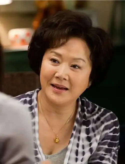 著名演员吴竞:25岁出道,低调嫁导演恩爱45年,如今74岁