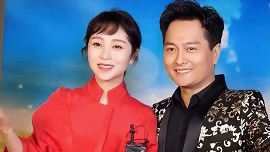 这首云在飞被云飞唱的太有味道了悠扬的歌声让人沉醉