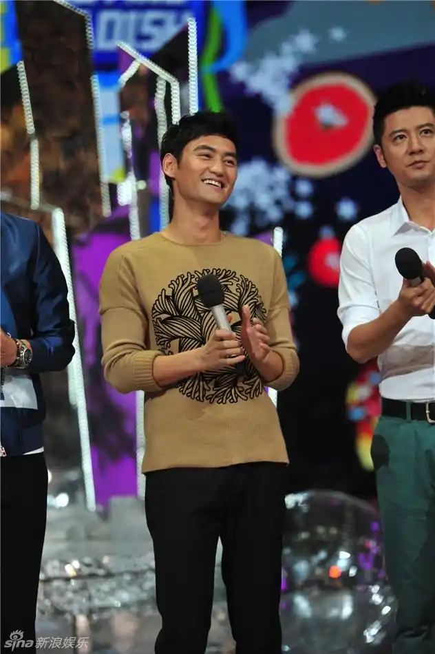 《快乐大本营》陈晓袁弘任重张亮荧屏泳池首秀high翻天