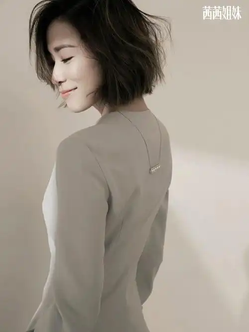 佘诗曼佩戴tasaki