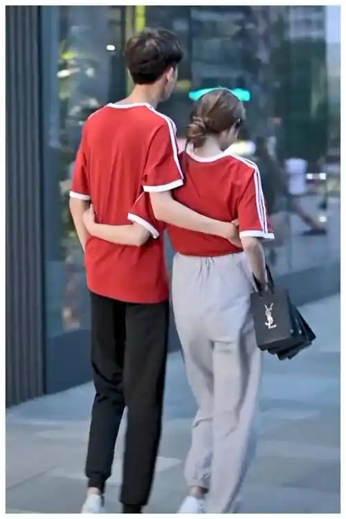 最甜情侣你一米八我一米五只要我这样穿就完美够酸