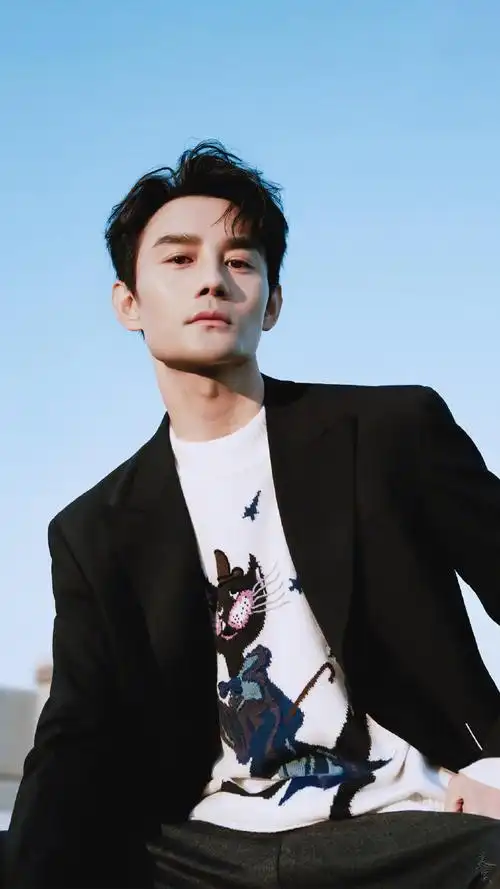 王凯时尚先生十一月刊封面##王凯向风而行#原图去字壁纸@王凯kww