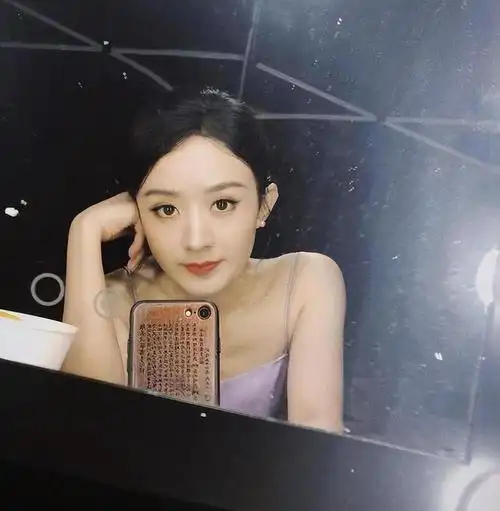 赵丽颖分享近况,直言入秋从腿开始,颖宝已经穿上秋裤了|甜妹|长腿