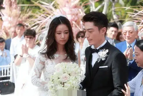 2000年,林心如和唐季礼因为同盟电影而相爱.