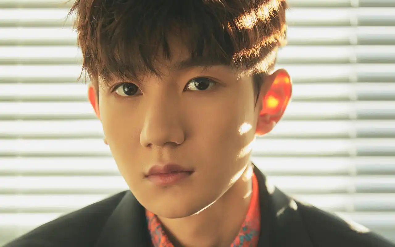 王源活动照帅气图片桌面壁纸高清大图预览1920×1200_大陆明星下载_美