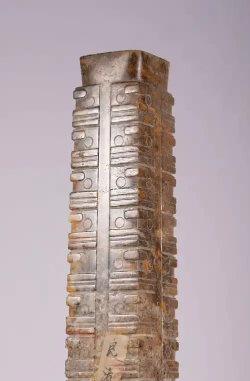 良褚十三节玉琮