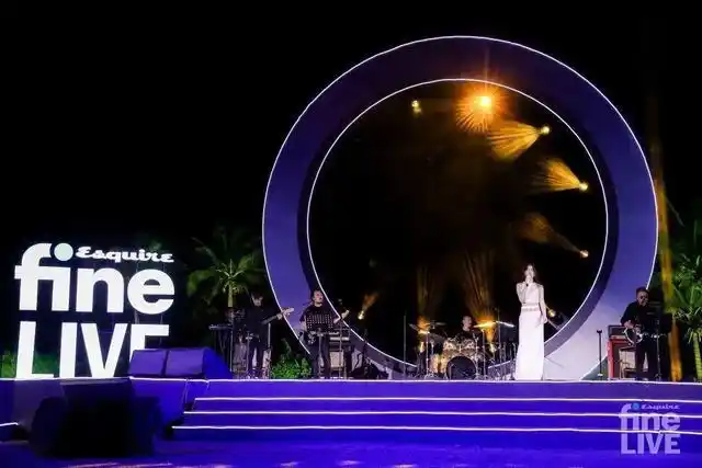 百听不如一见,春日里的这场海边音乐会来的正是时候