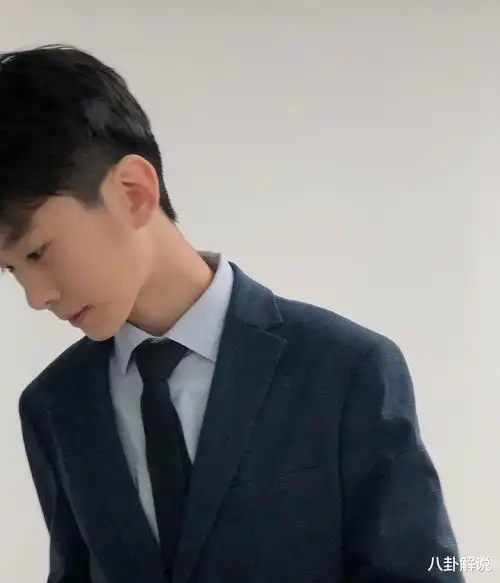 张亮基因好强大天天13岁近照被热传模特身材偶像剧男主的脸