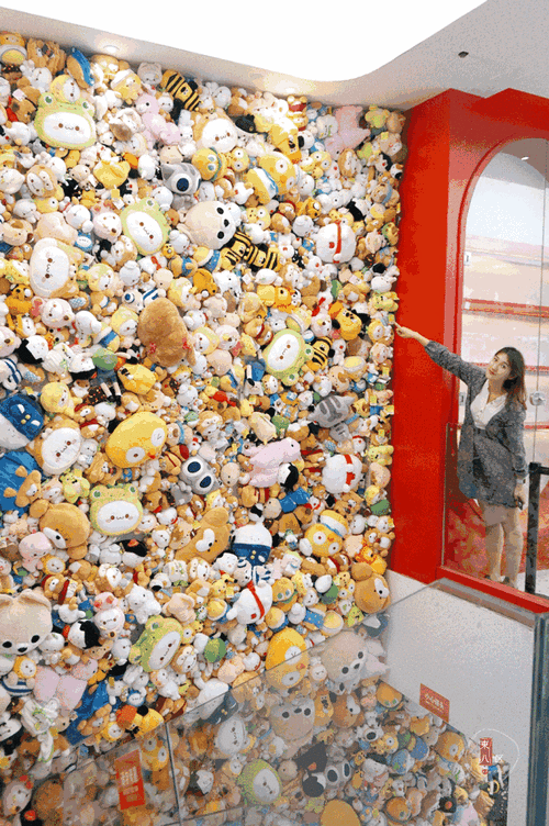 双层楼高的娃娃墙超100款独家正版娃娃俘获你的少女心