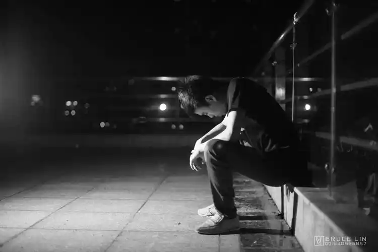 这是带有一丝悲伤的情感语录