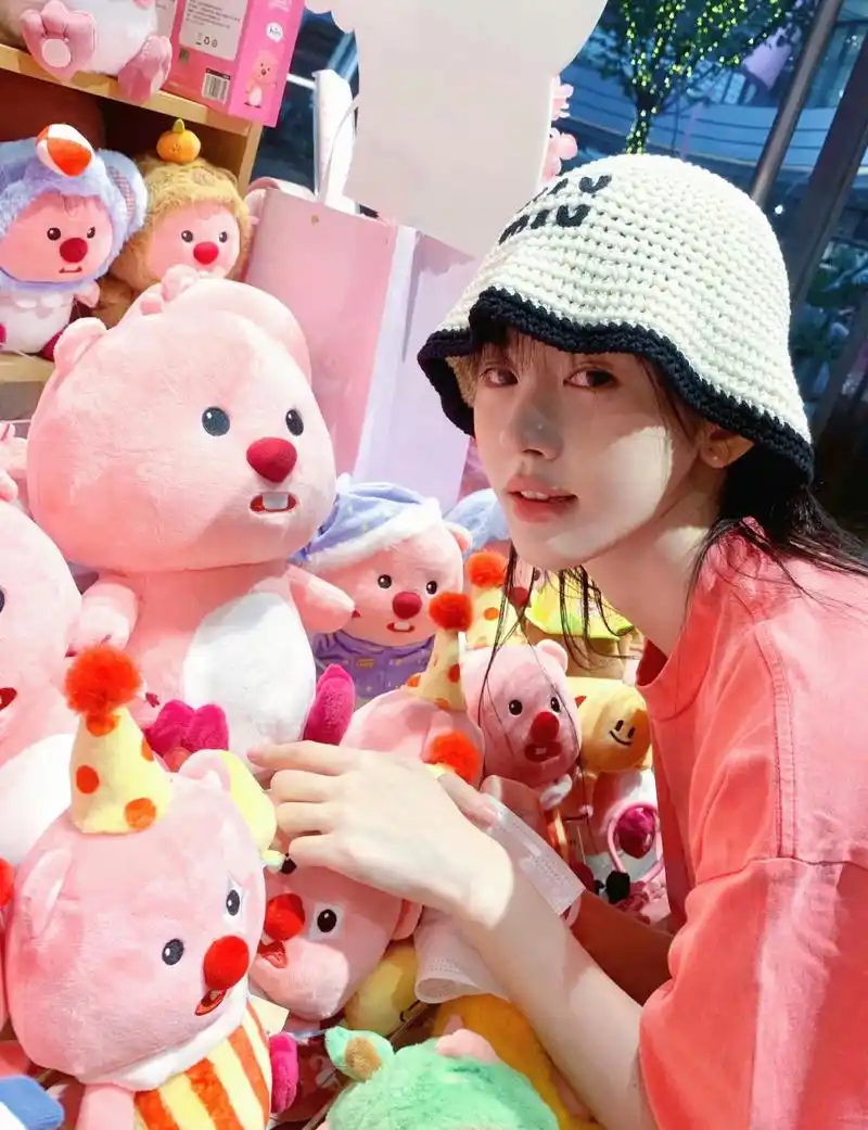 鞠婧祎,粉色短袖,可爱迷人!