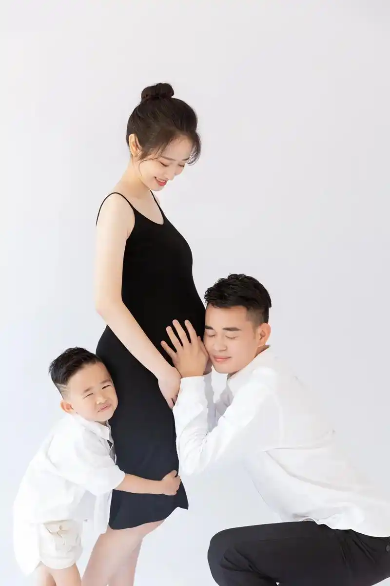 这辈子 #只有照片能记录这份珍贵  #全家福  自拍情怀的 - 抖音