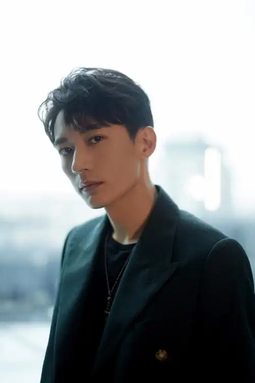 刘学义冷感氛围大片