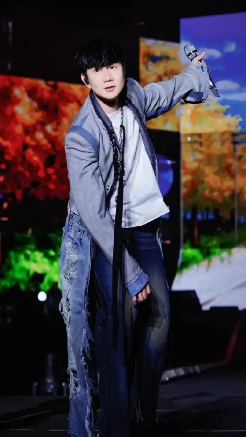 壁纸大图版    赏心悦目新衣服越看越喜欢    #林俊杰交换余生宿命感