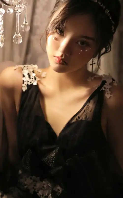 美女御姐魅惑性感私房写真_冷艳性感的美女御姐图片 _ 图片网