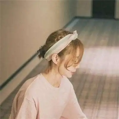 2020最热门的快手女生可爱小清新头像 我不能够用任何词汇来表达对你