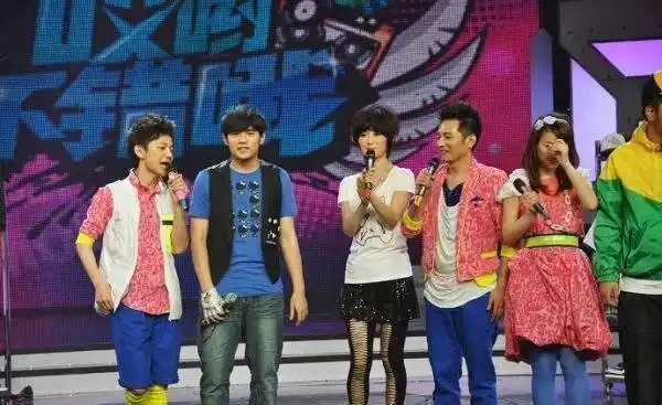 周杰伦身高多少?与4个明星同框暴露真实身高_cm_邱淑贞_何炅