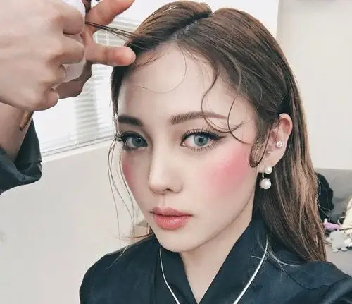 教你4款腮红画法,轻松打造元气少女妆容!