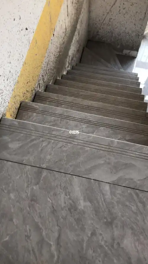 瓷砖楼梯铺好了