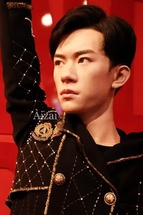 上海杜莎易烊千玺双蜡像