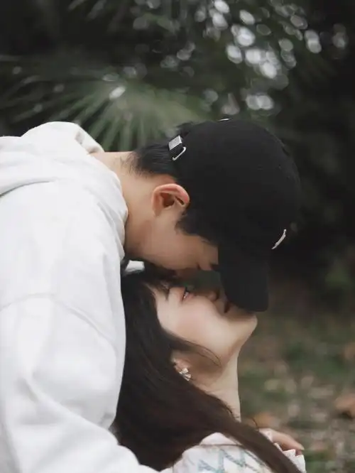 阴天落樱双人照情侣