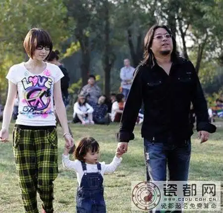 高晓松显赫背景是怎样的?高晓松的老婆是谁?