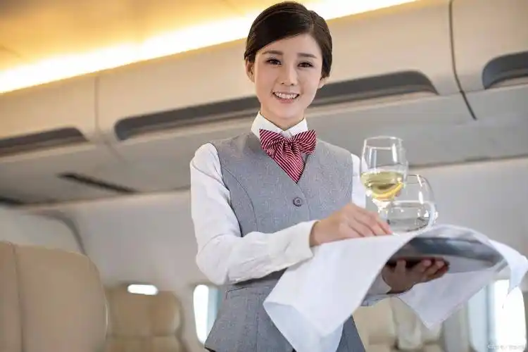 为何空姐下飞机后不直接回家而是选择睡酒店原因让人心疼