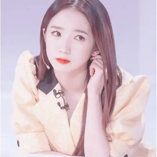 孟美岐头像 拿图点赞