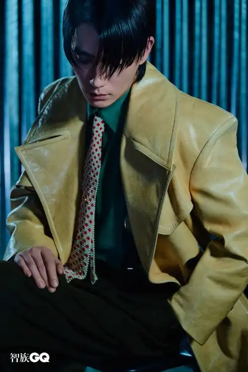 智族gq朱一龙三月刊封面