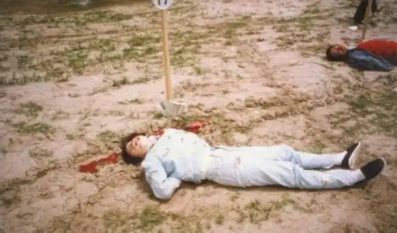 实拍刑场枪决犯人现场 美女毒贩穿黑丝行刑