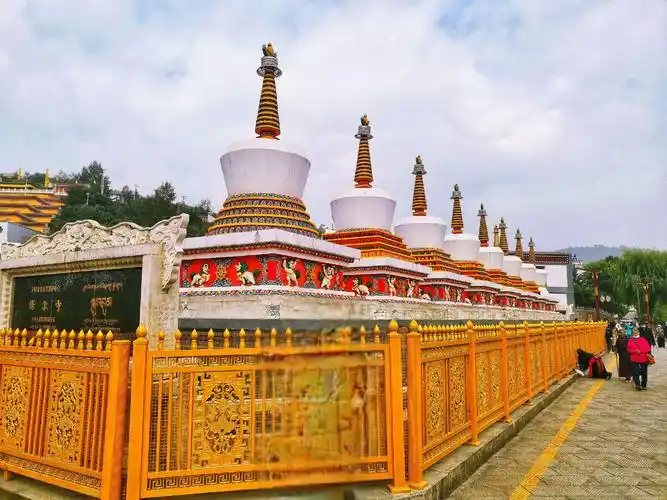 塔尔寺,格鲁派创始人宗喀巴大师的出生地,寺内建有金塔得名.