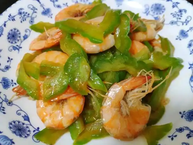 苦瓜焖虾的做法