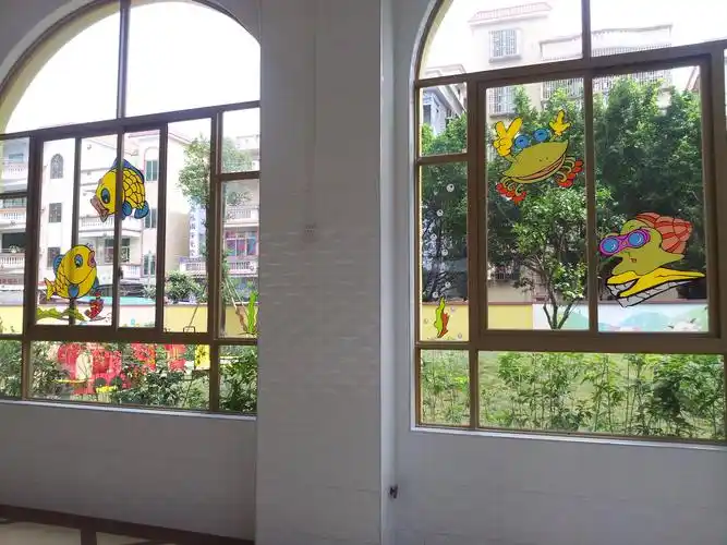 幼儿园玻璃窗贴卡通系列实拍图,美美哒!