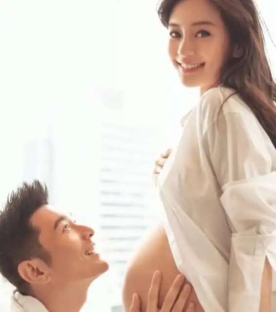 其实之前angelababy就曾经说过黄晓明喜欢女儿,因为儿子是