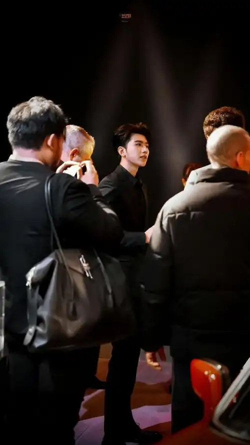 蔡徐坤##蔡徐坤新歌afterglow